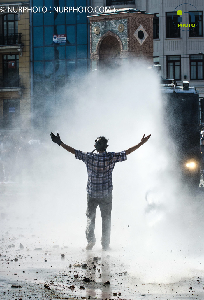 Clashes between police and protesters in Taksim Square. Police fired tear gas and water cannons in Taksim Square on June 11, 2013, the 11th day of anti-government protests in Turkey.  Photo: Kaan Saganak/NurPhoto